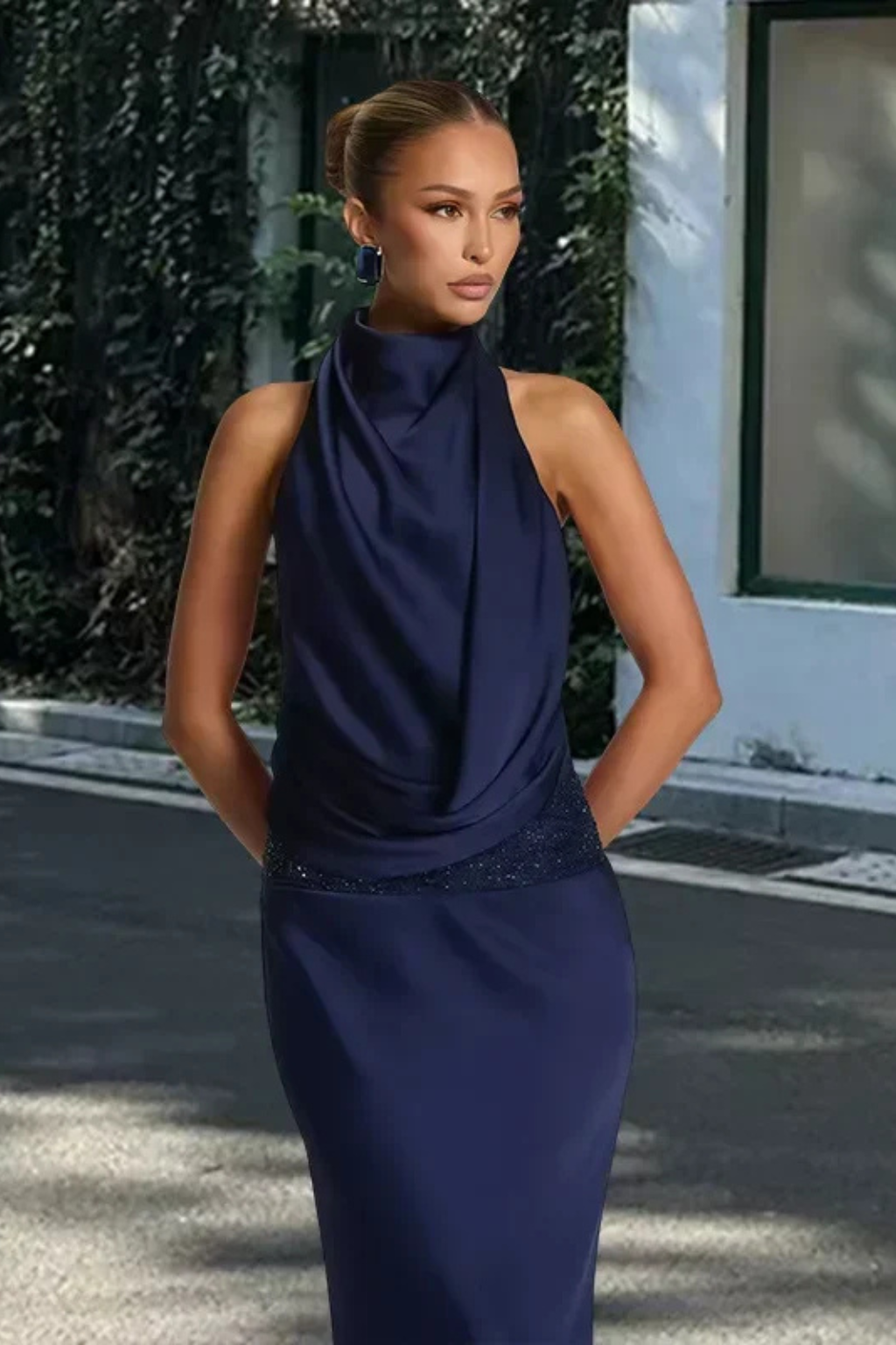Drapowana Sukienka Maxi Z Dekoltem Halter Na Wesele